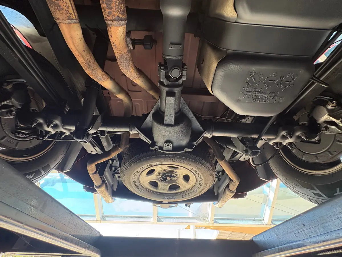 Vehicle photo 52