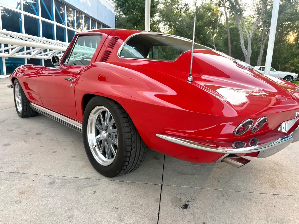 Vehicle photo 15