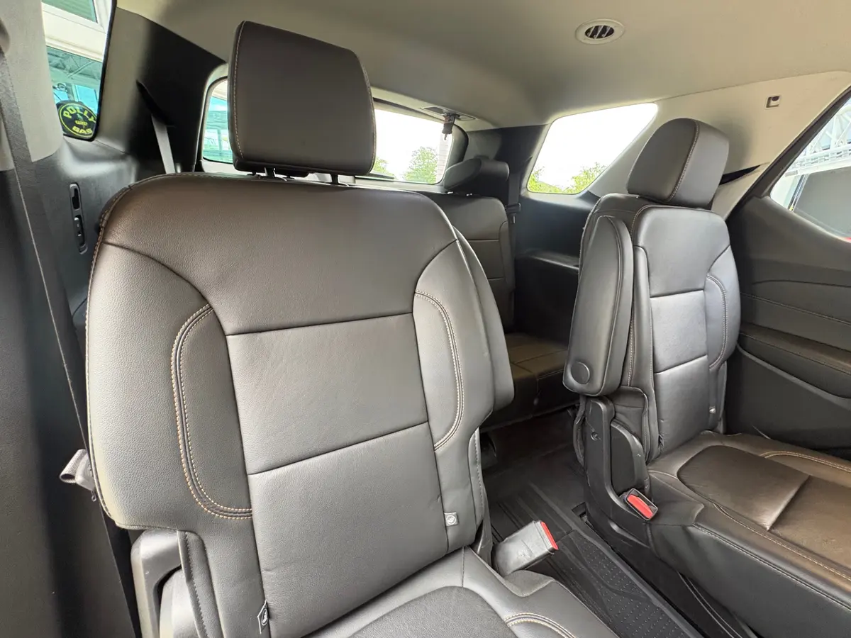 Vehicle photo 41