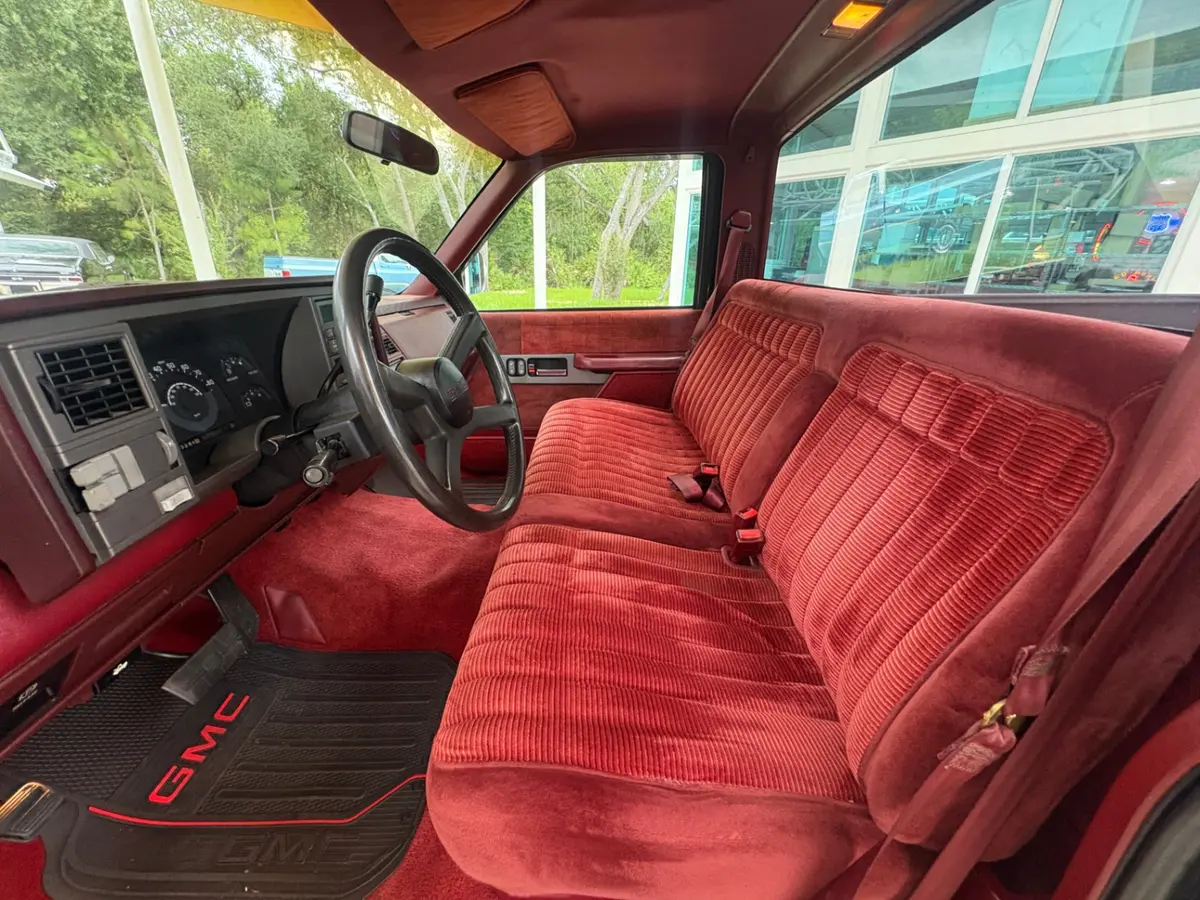 Vehicle photo 33