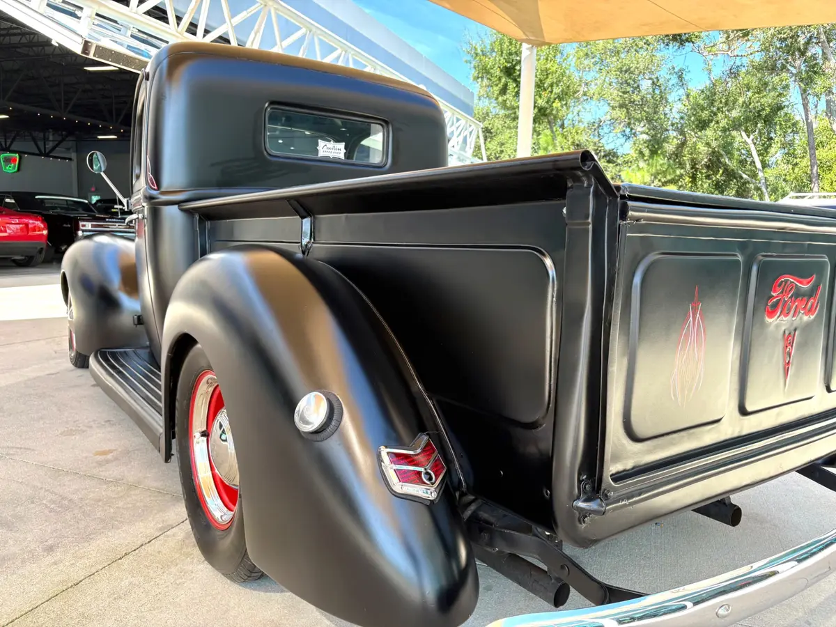 Vehicle photo 15