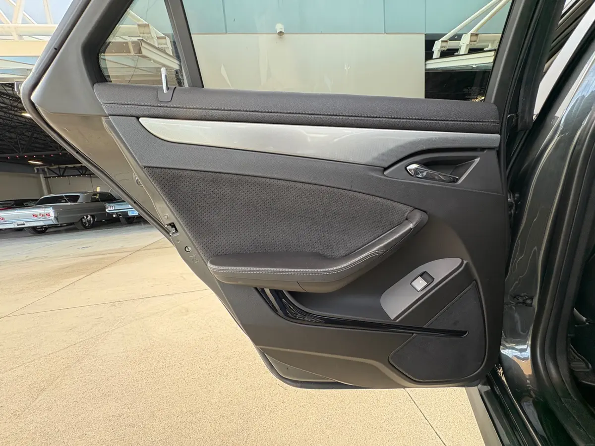 Vehicle photo 35