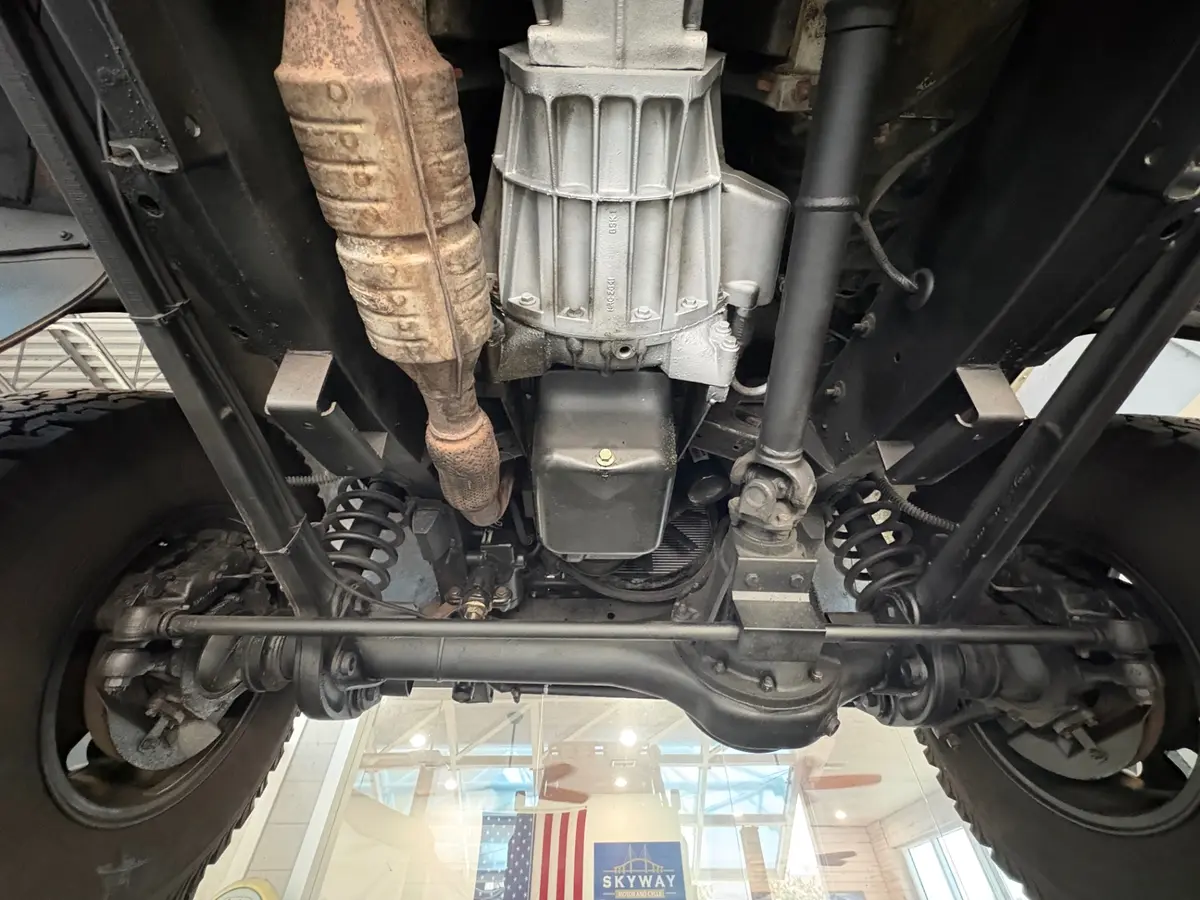 Vehicle photo 50