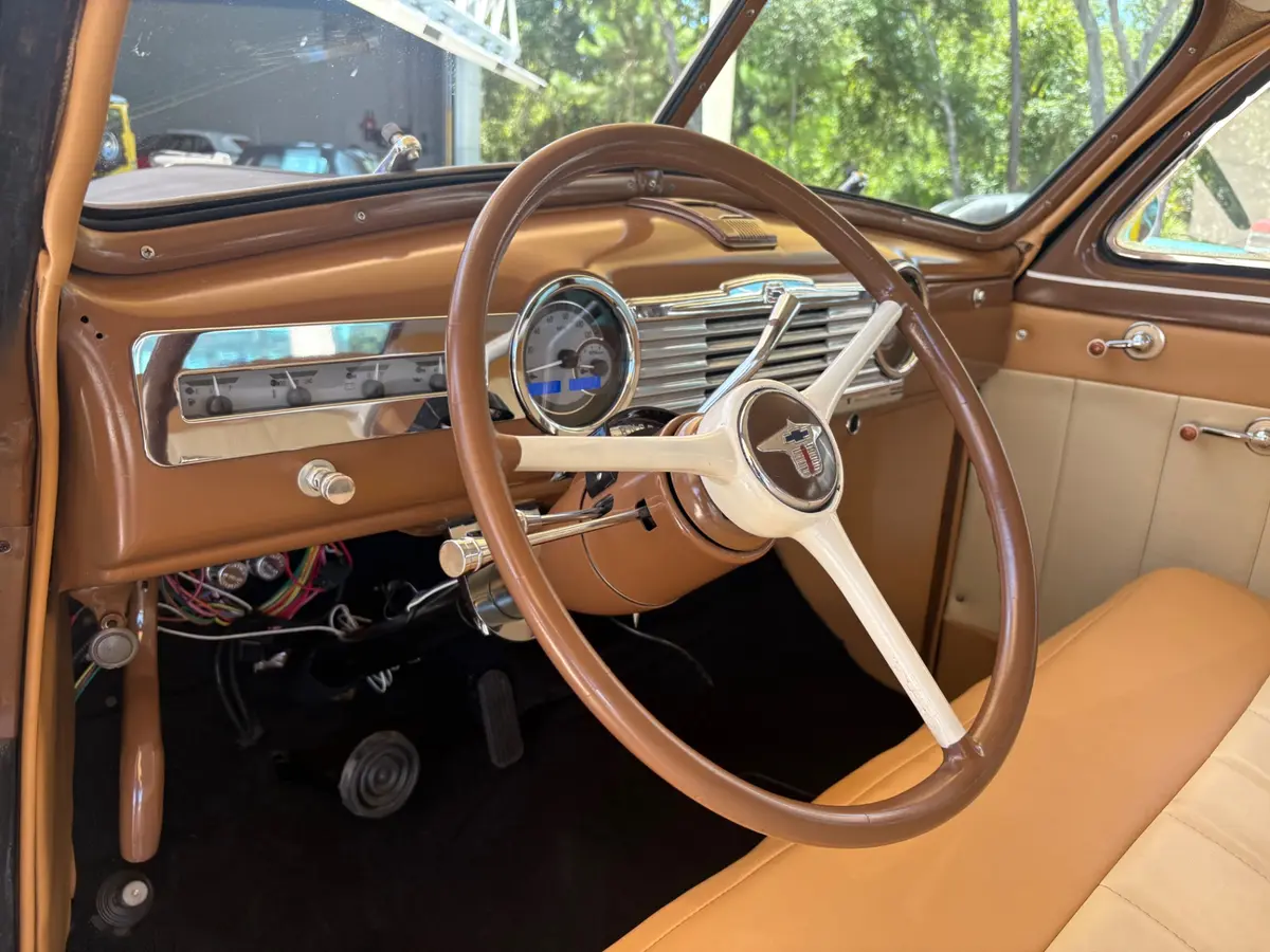 Vehicle photo 30