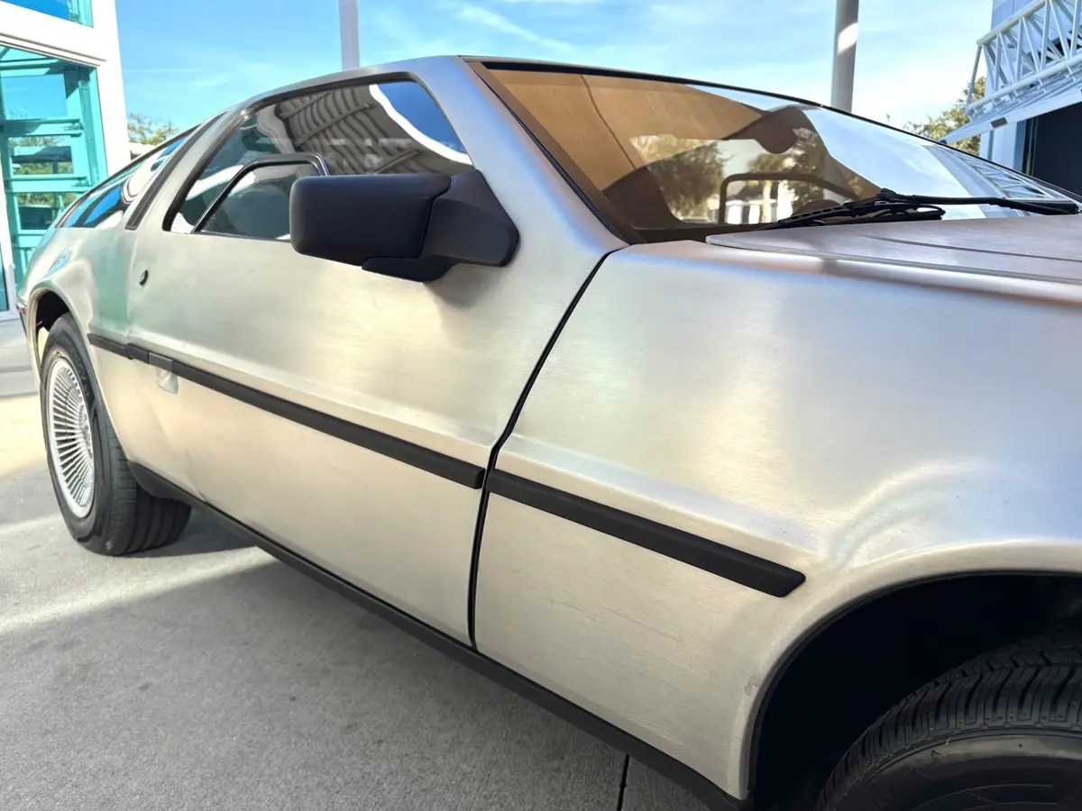Vehicle photo 18