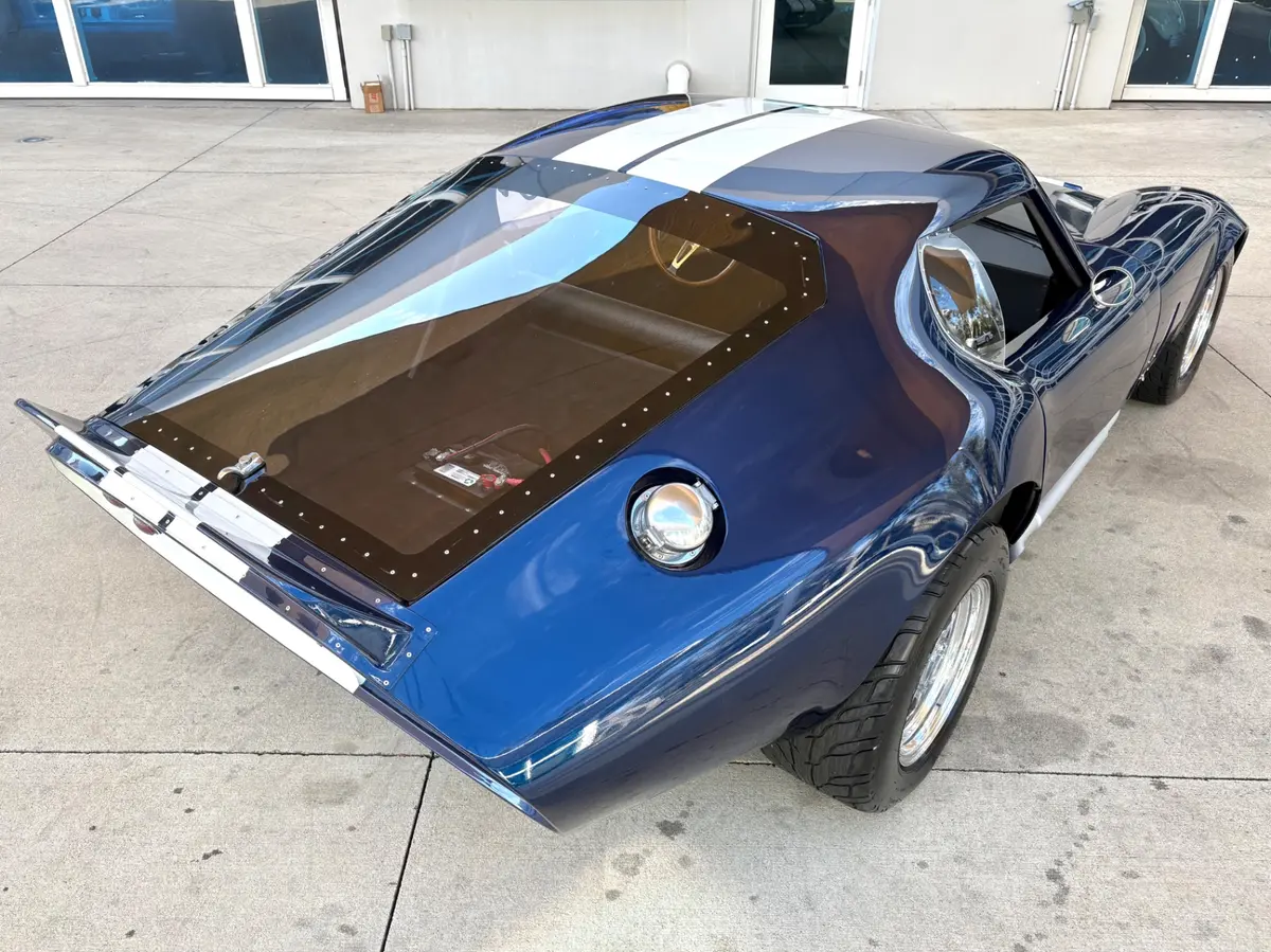 Vehicle photo 23