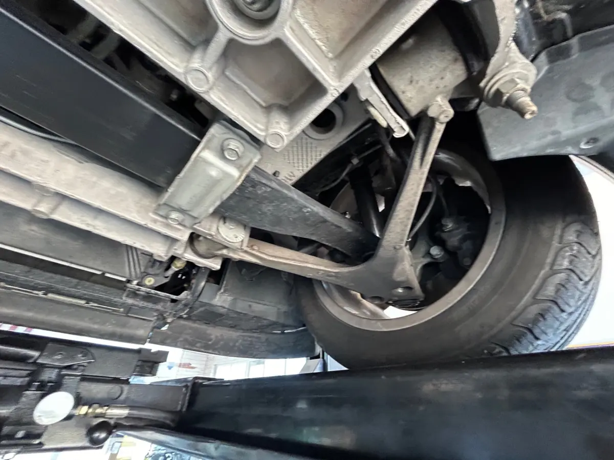 Vehicle photo 49