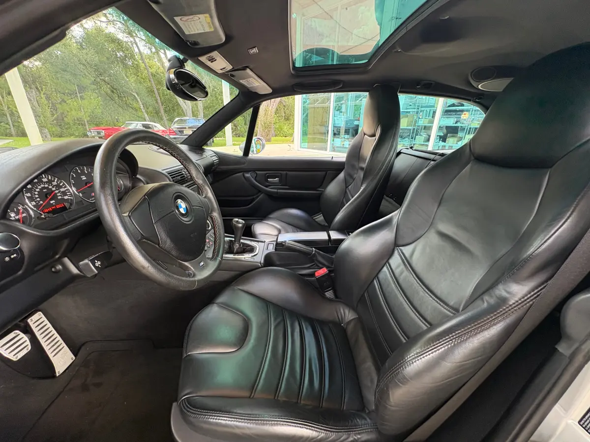 Vehicle photo 32