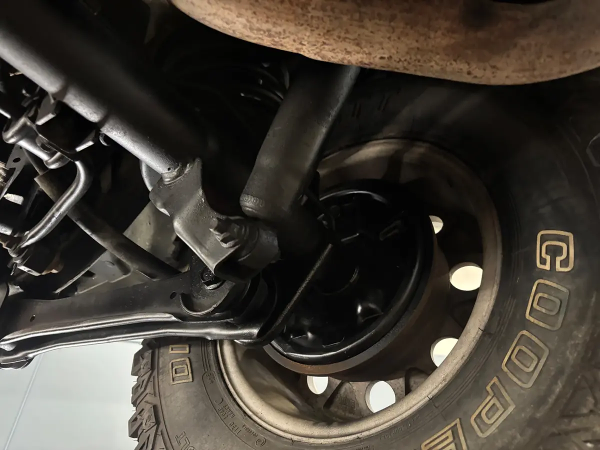 Vehicle photo 33