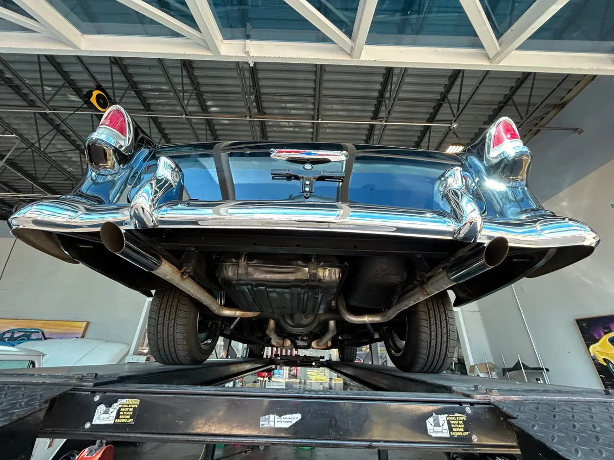 Vehicle photo 27