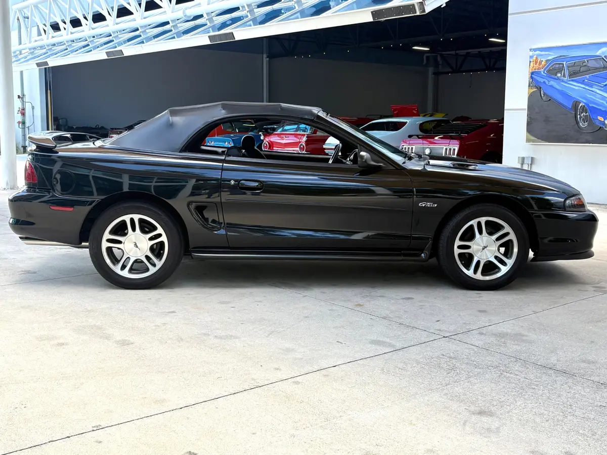 Vehicle photo 22