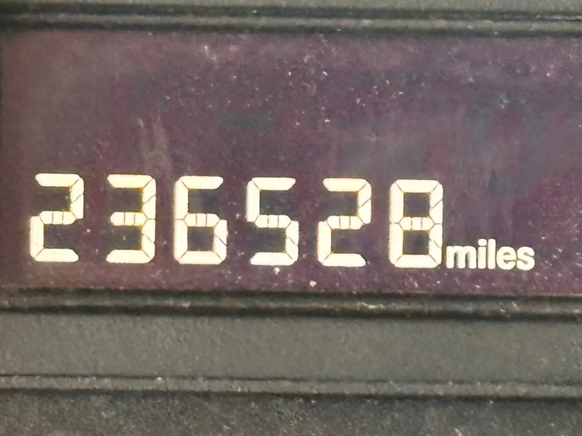 Vehicle photo 23