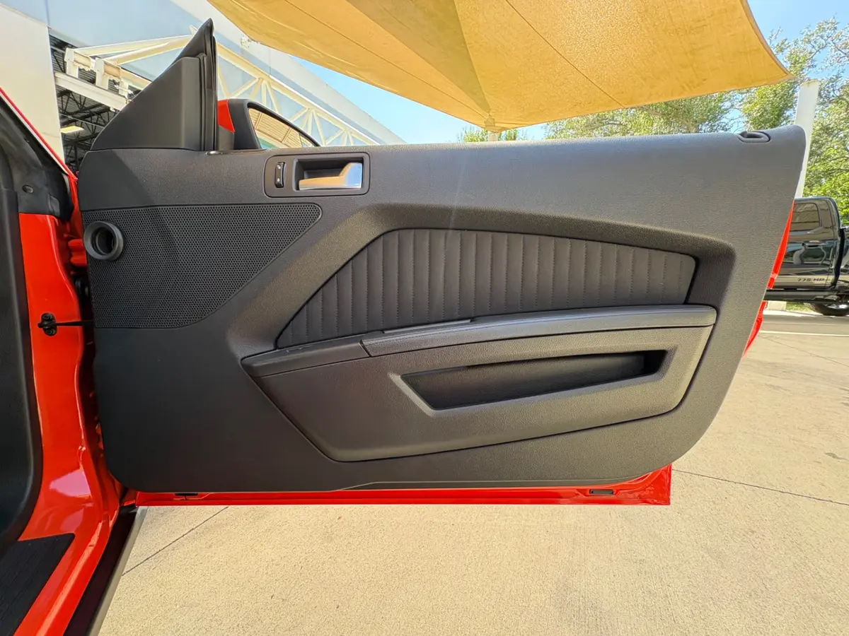 Vehicle photo 37