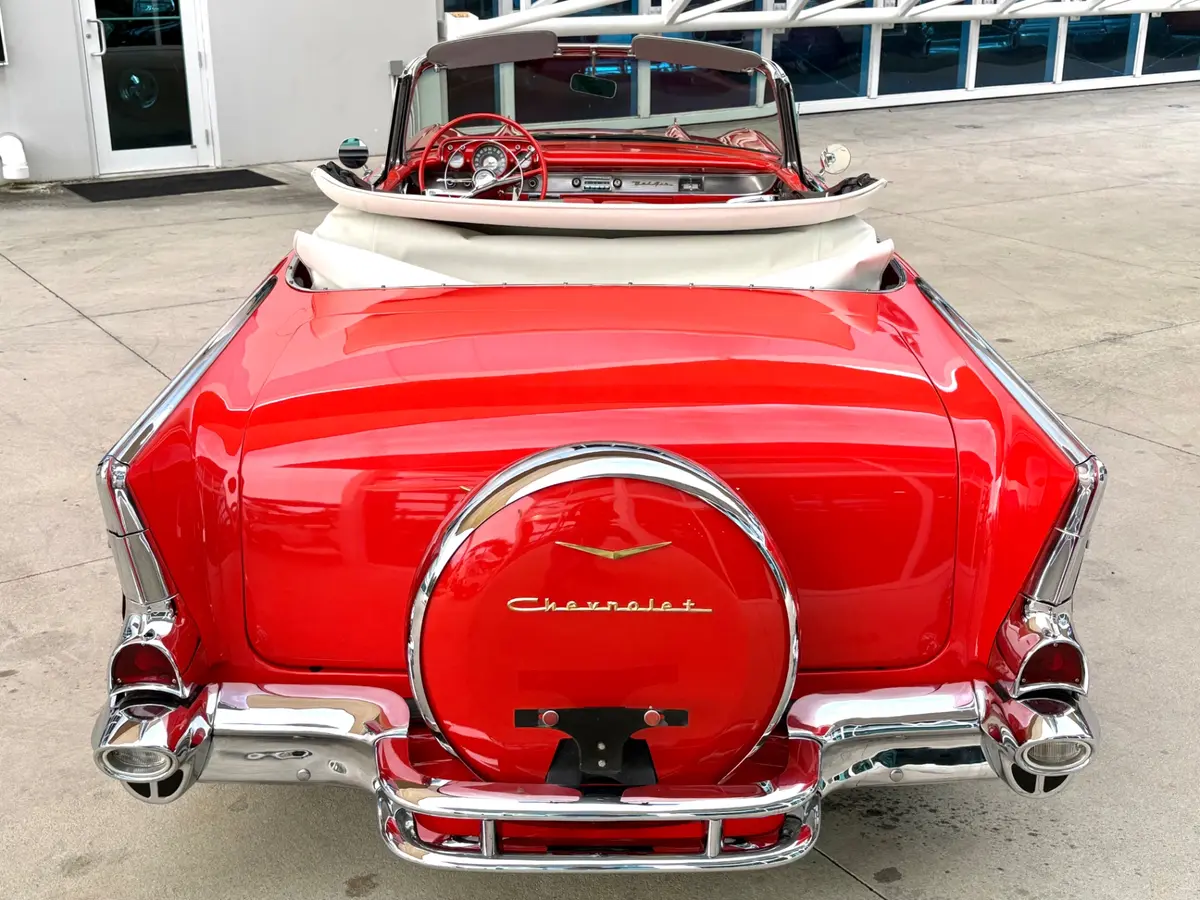 Vehicle photo 8