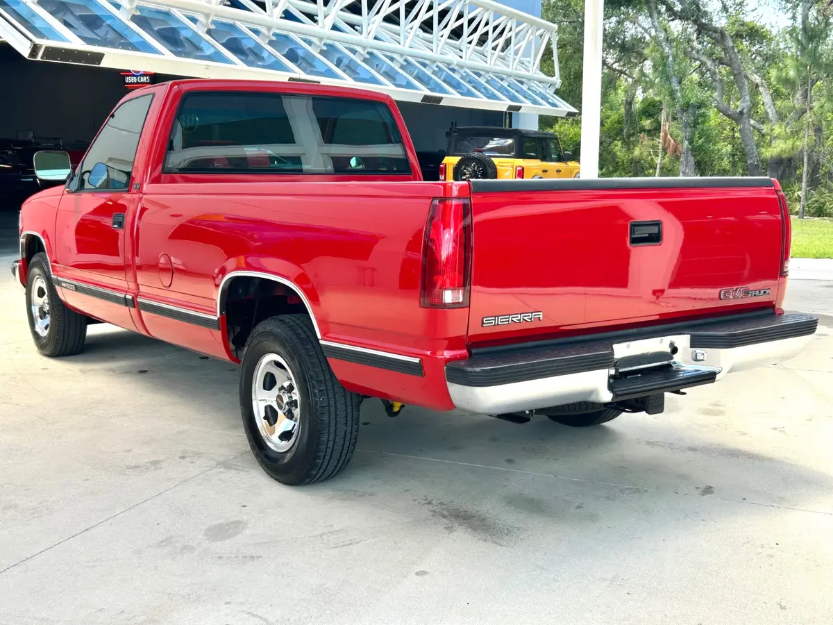 Vehicle photo 8