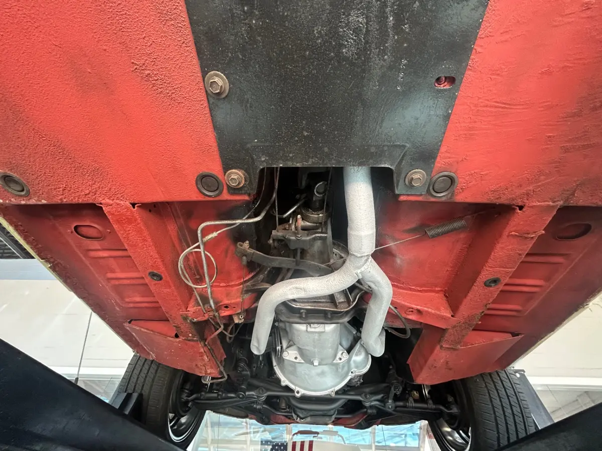 Vehicle photo 37