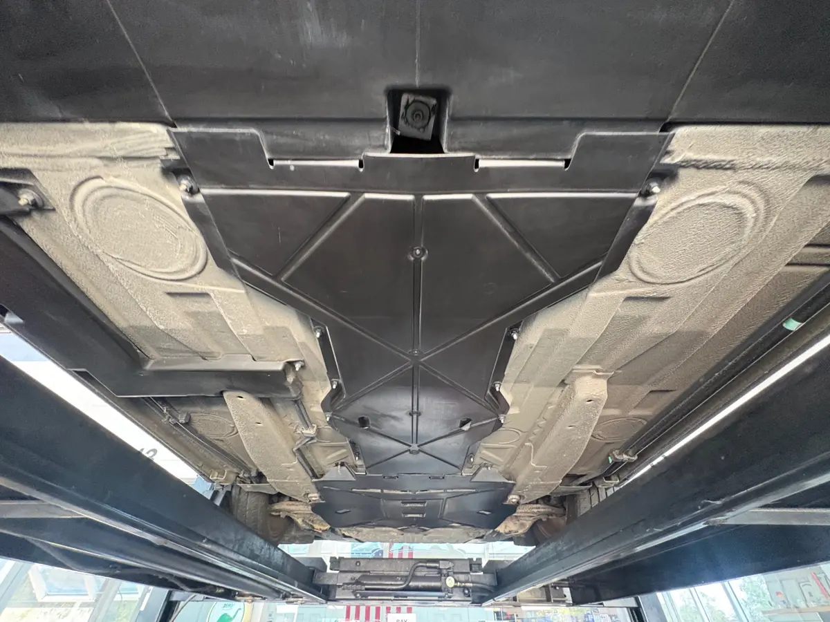 Vehicle photo 45
