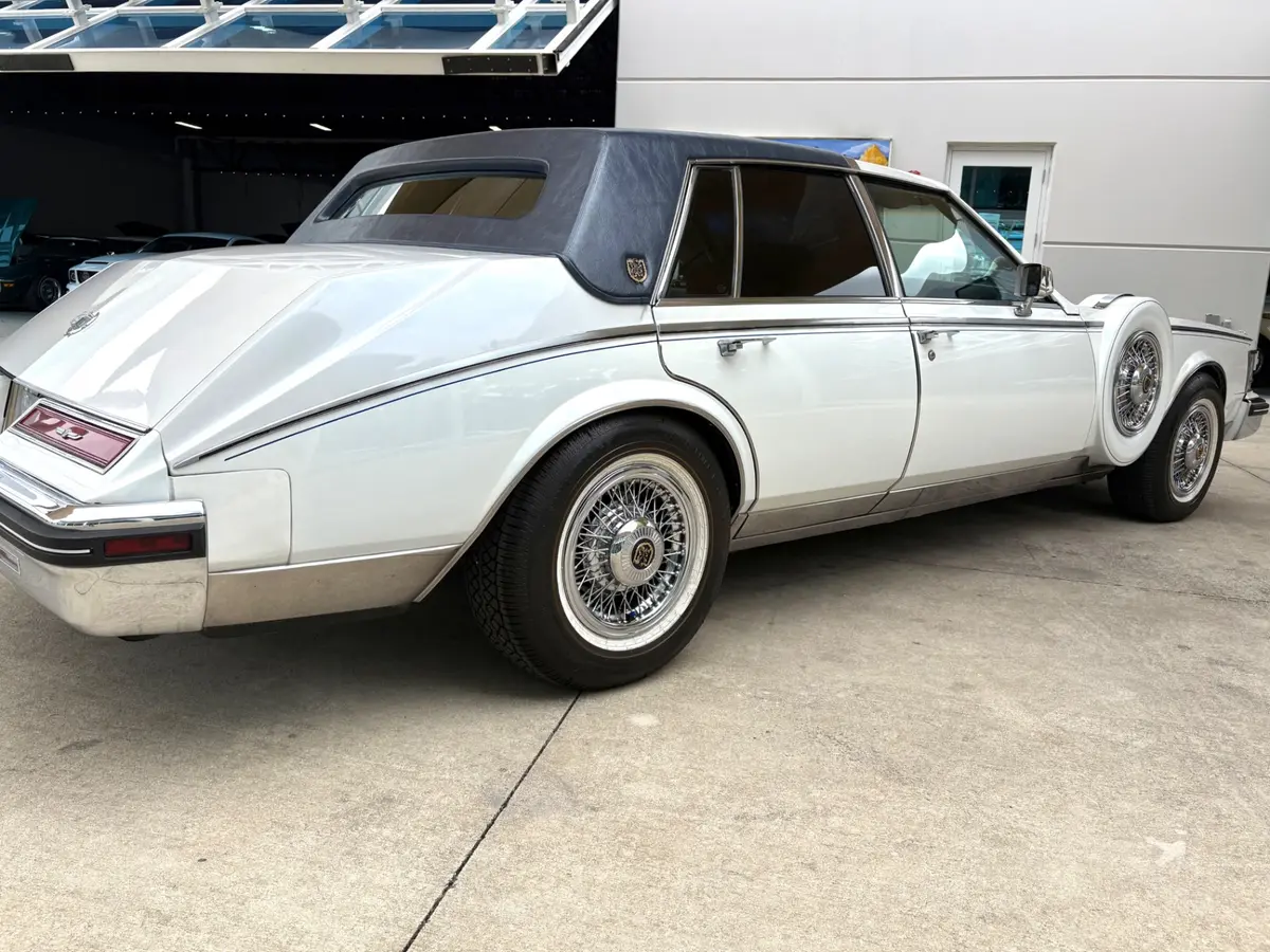 Vehicle photo 16