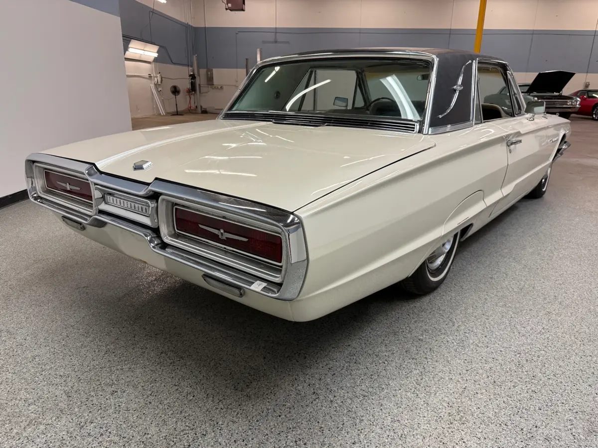 Vehicle photo 8