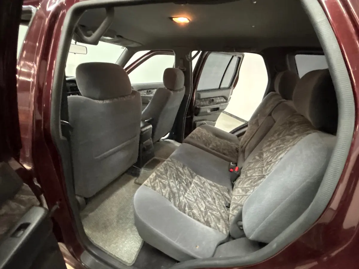 Vehicle photo 32