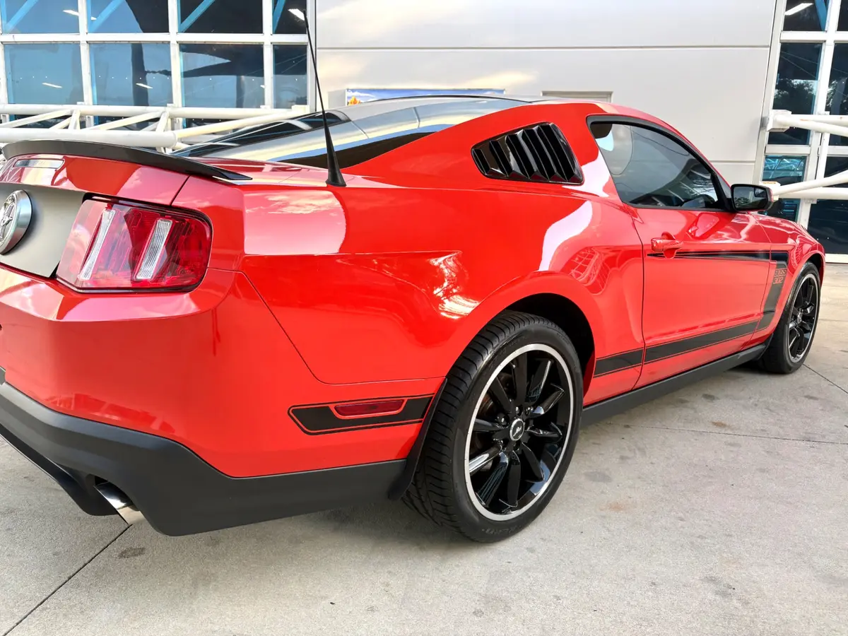 Vehicle photo 16