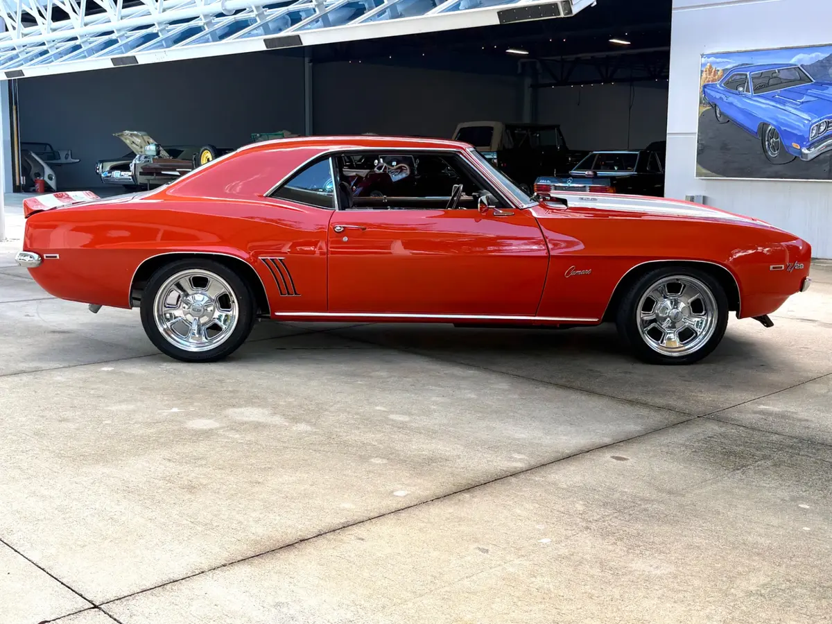 Vehicle photo 5