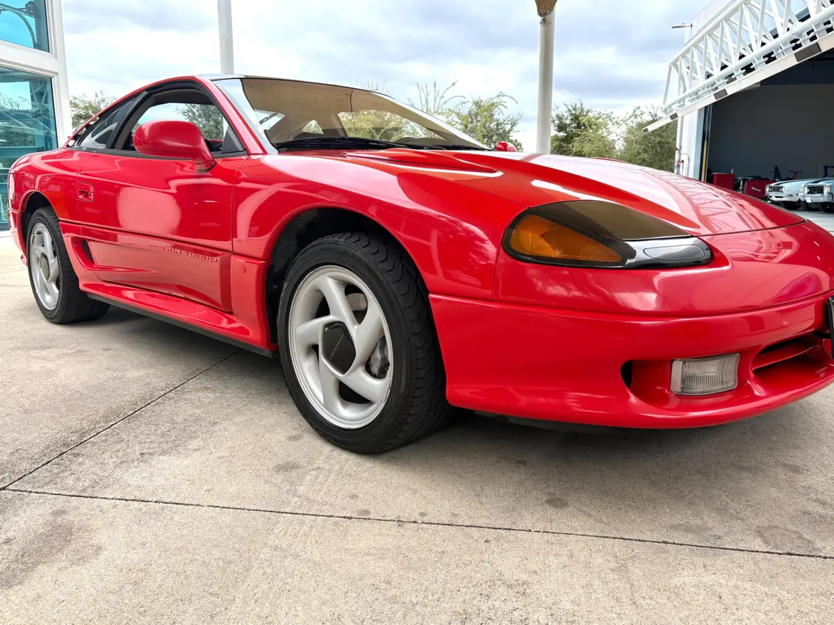 Vehicle photo 19
