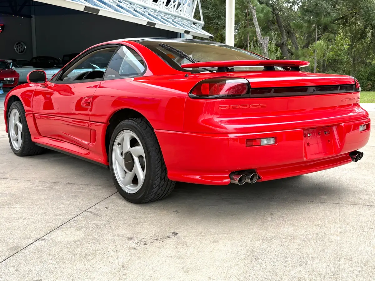 Vehicle photo 9
