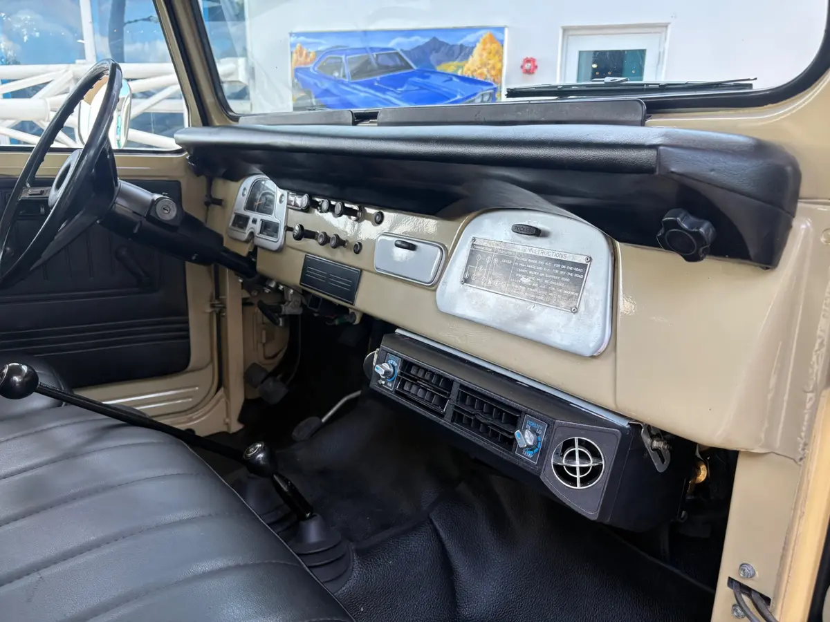Vehicle photo 38