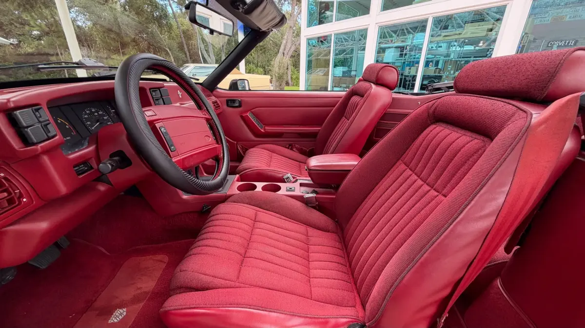 Vehicle photo 38