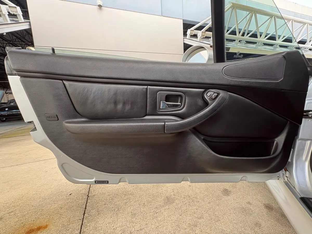 Vehicle photo 30