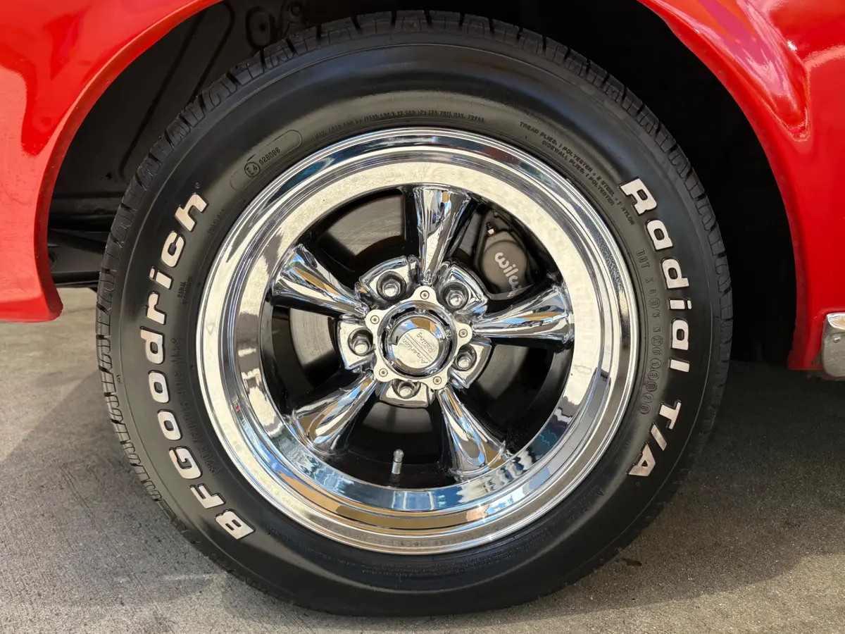 Vehicle photo 26