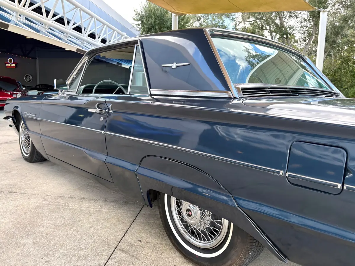 Vehicle photo 14