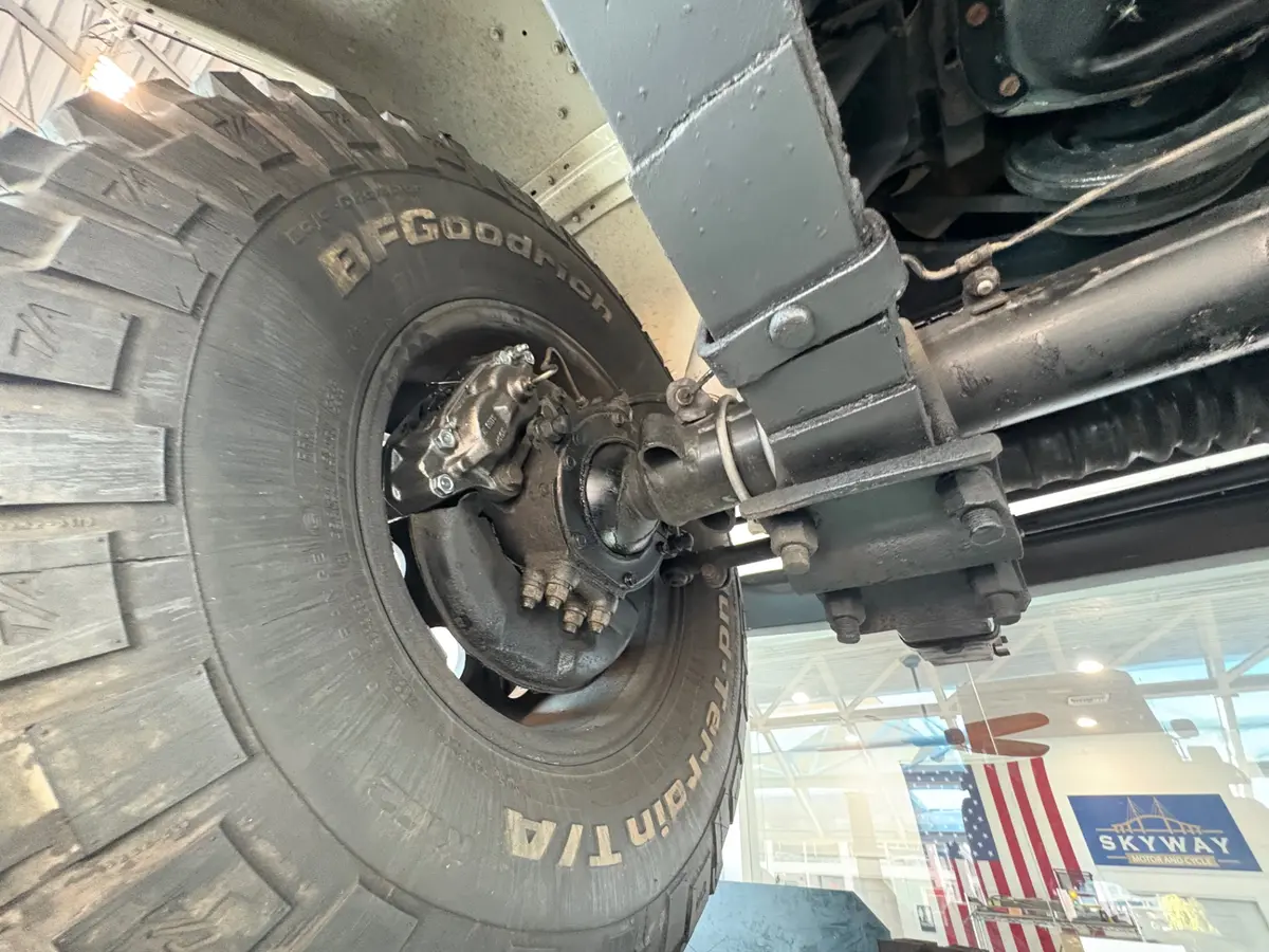 Vehicle photo 49