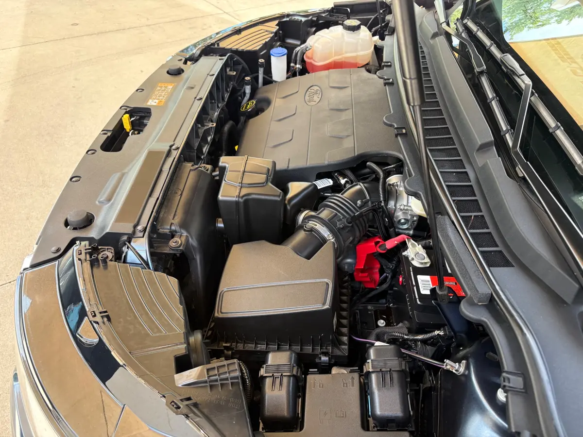 Vehicle photo 29