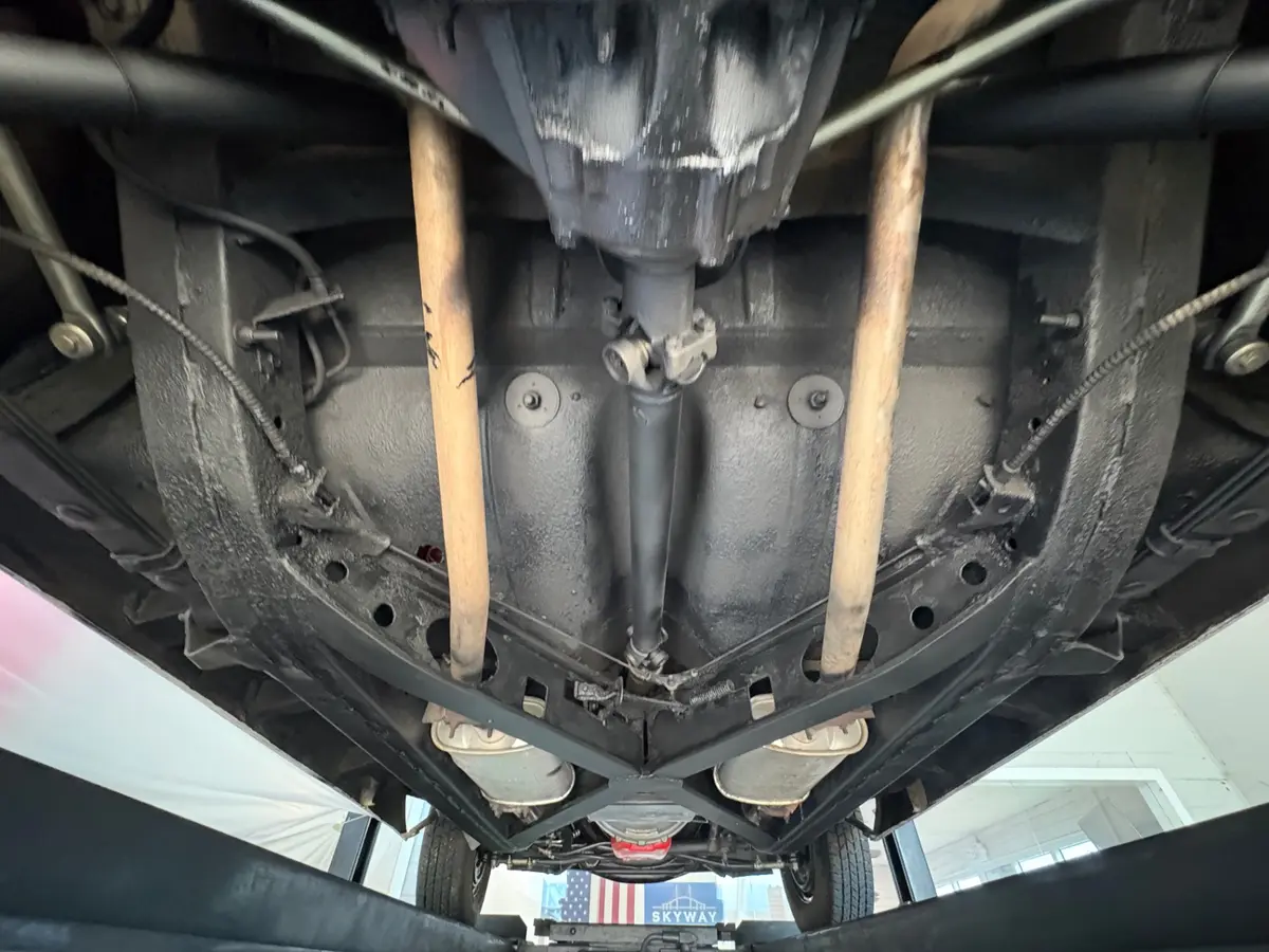 Vehicle photo 52