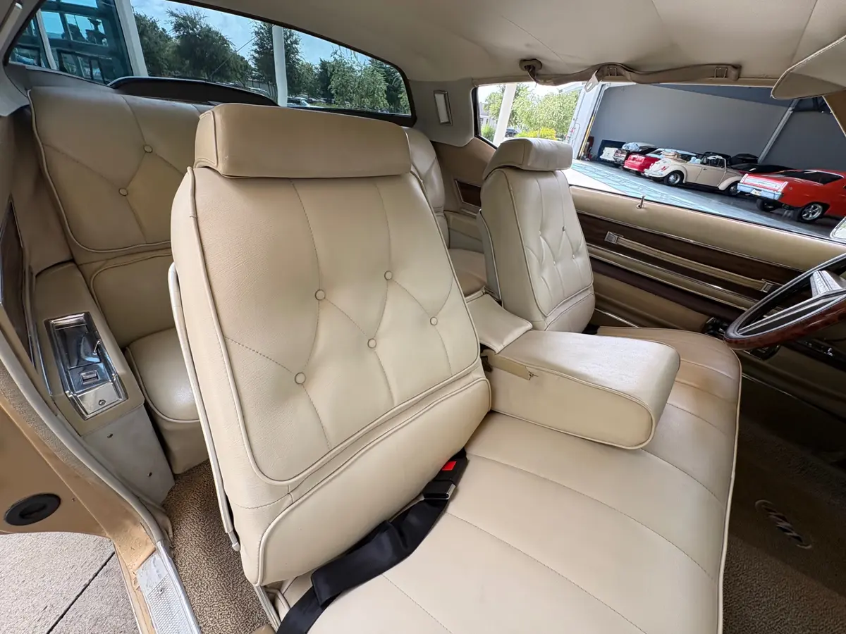 Vehicle photo 41
