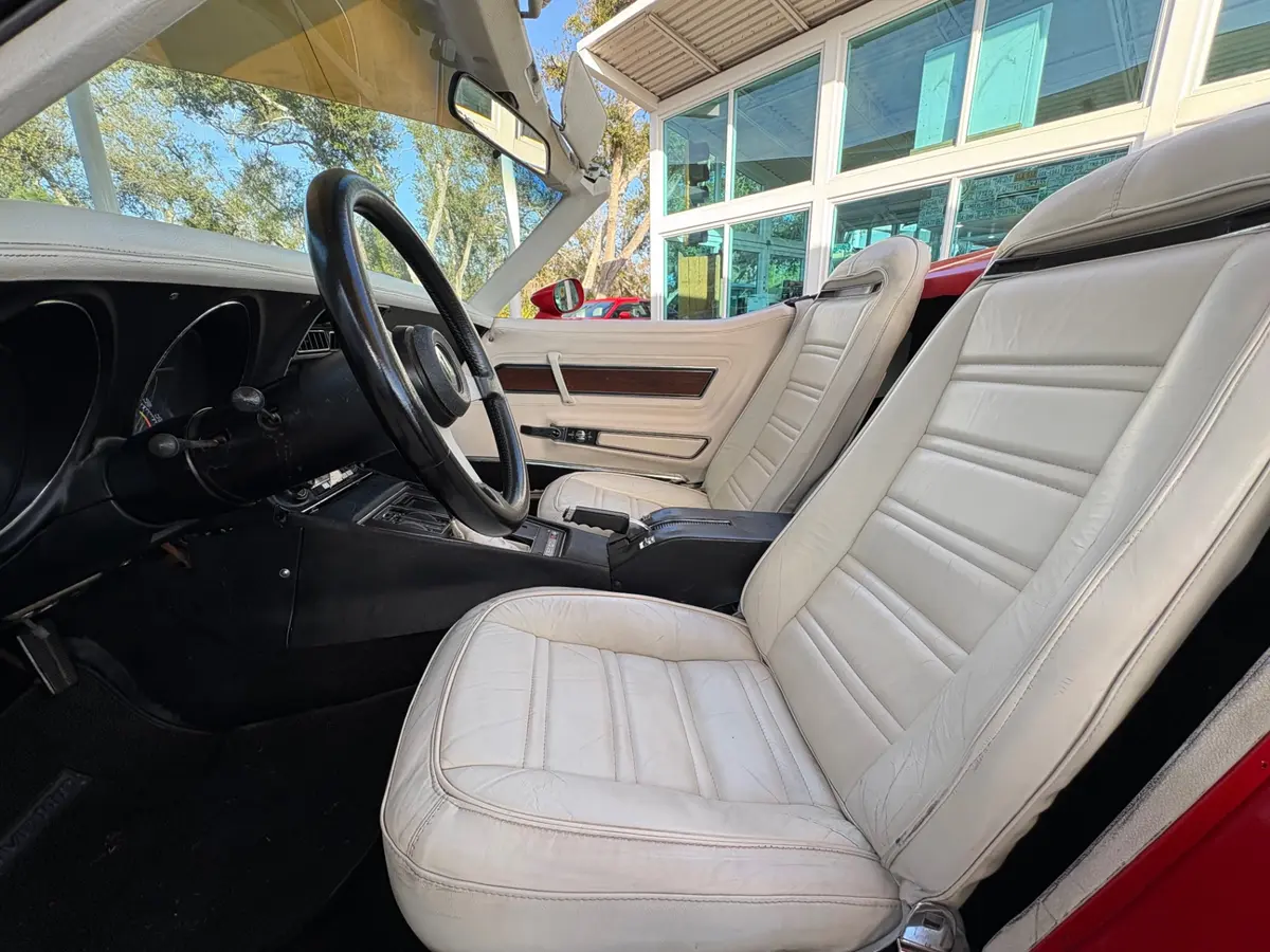 Vehicle photo 38