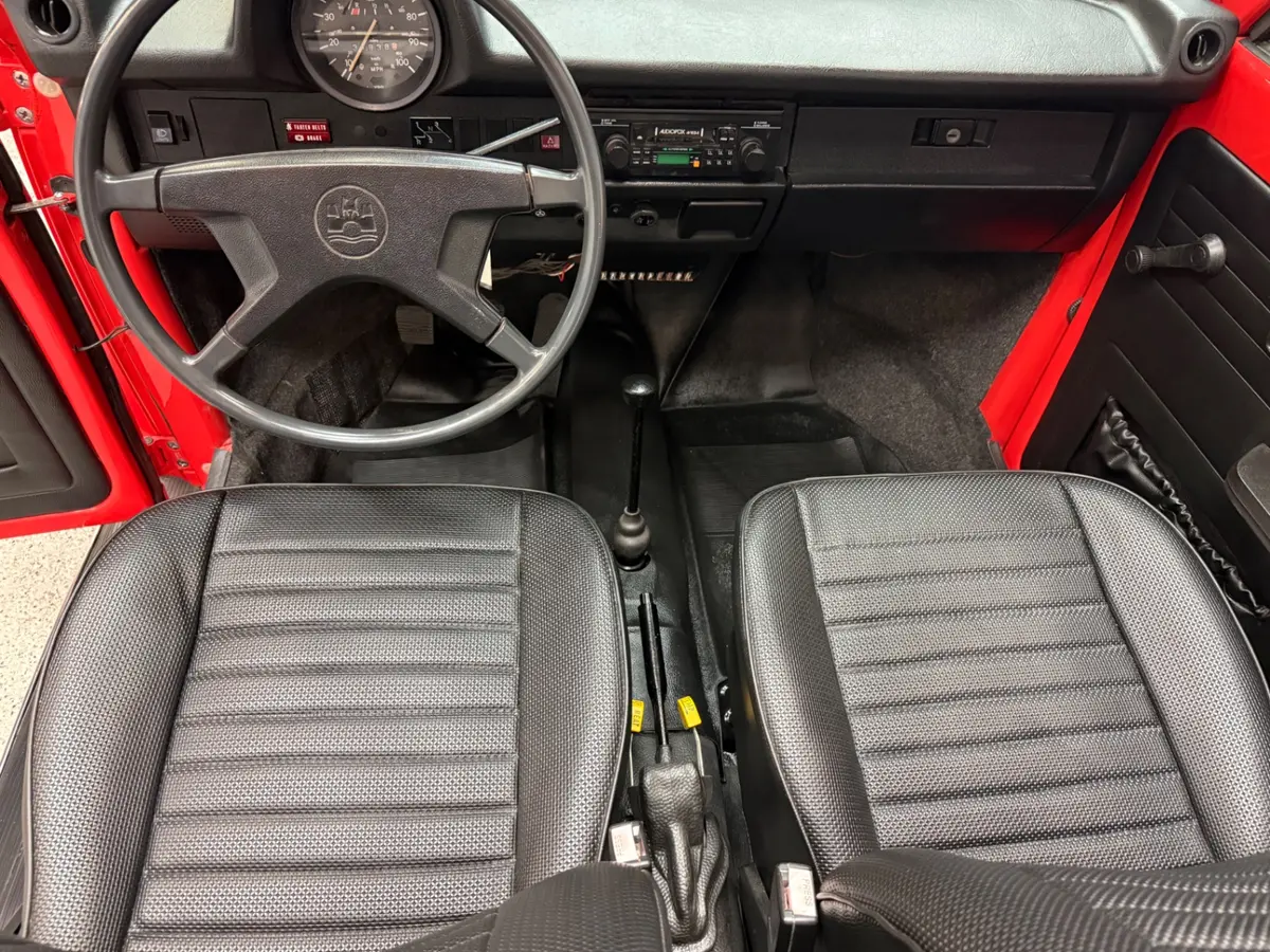 Vehicle photo 26