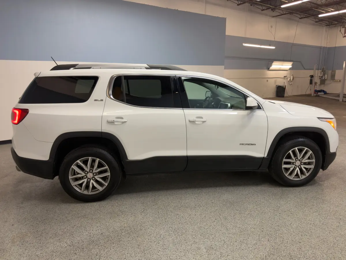 Vehicle photo 7