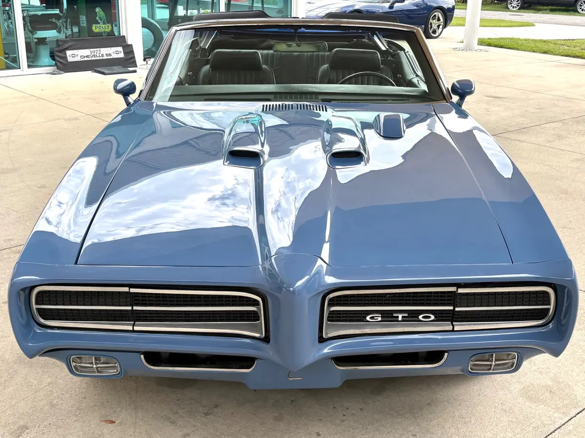 Vehicle photo 3