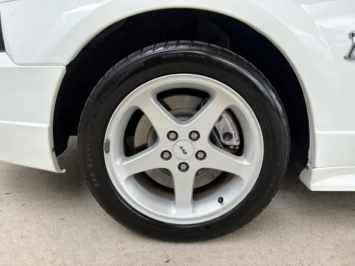 Vehicle photo 27