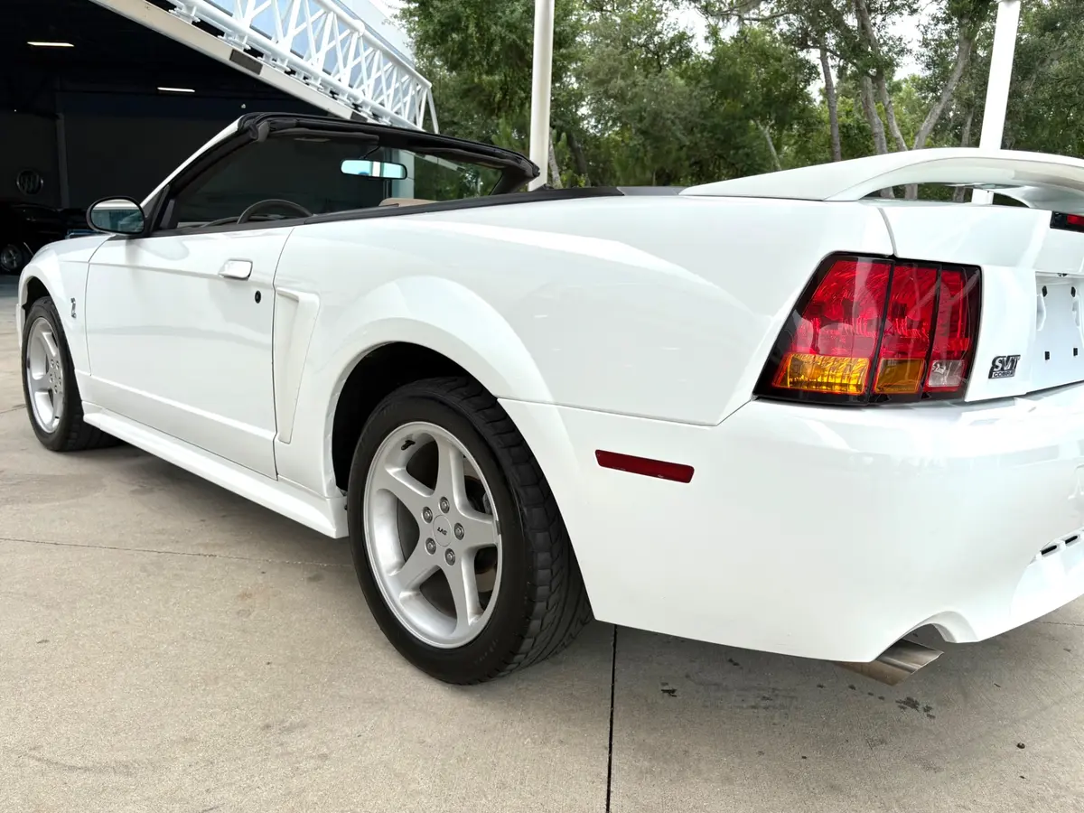 Vehicle photo 15