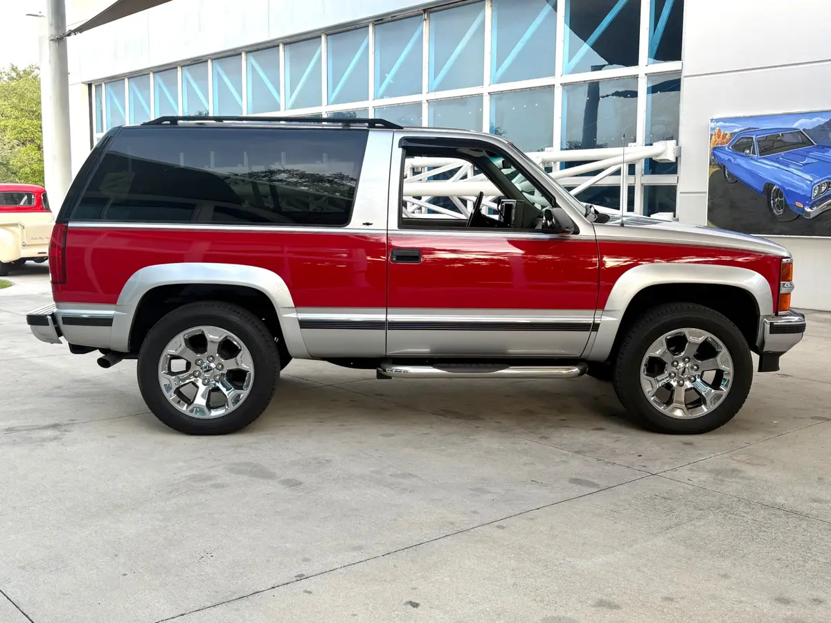 Vehicle photo 5
