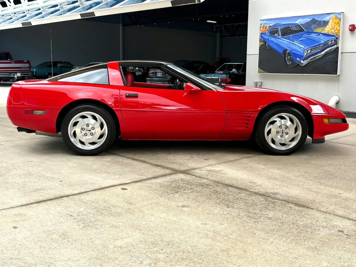 Vehicle photo 6
