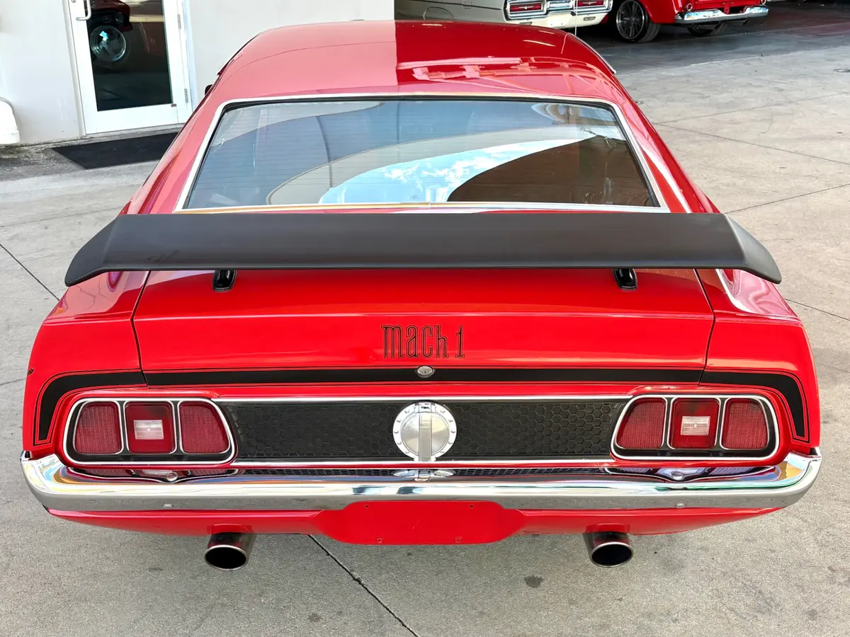 Vehicle photo 8