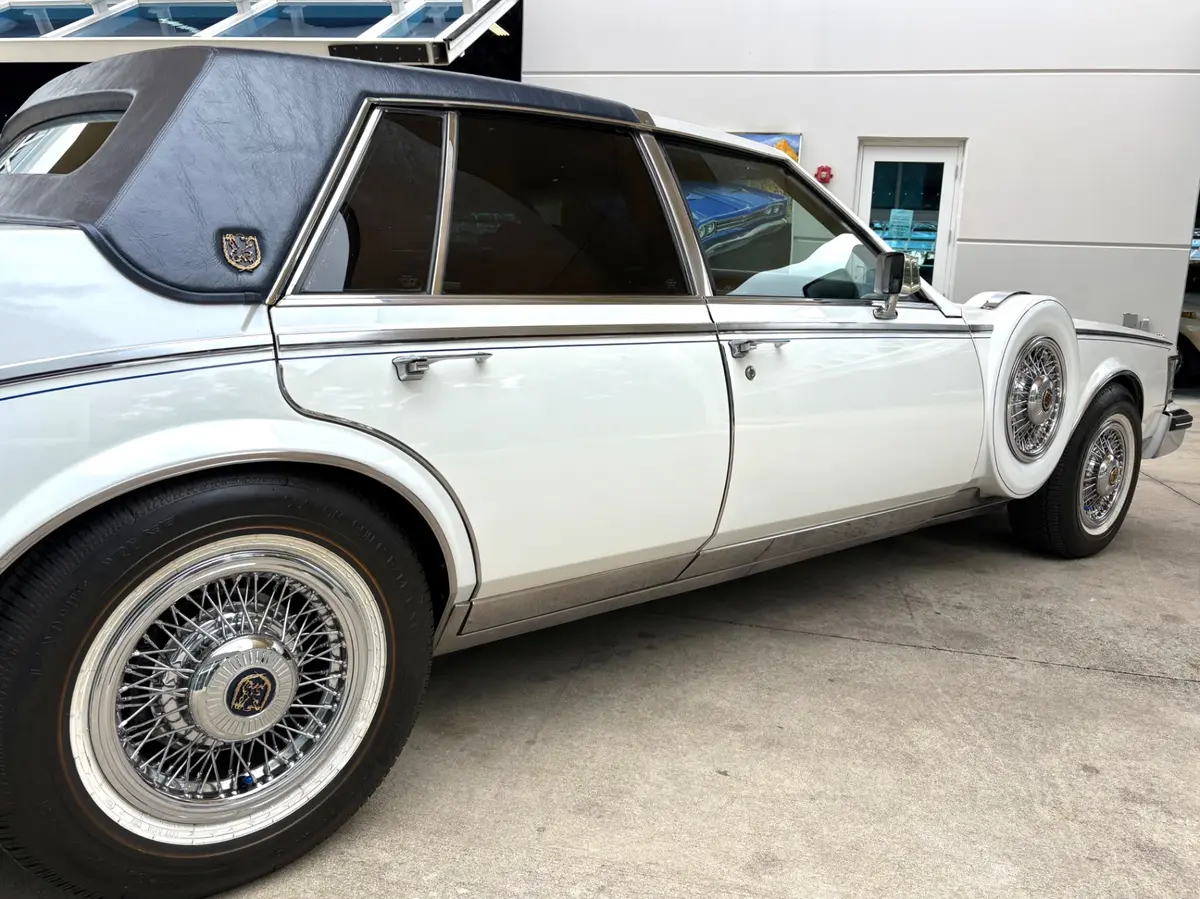 Vehicle photo 17