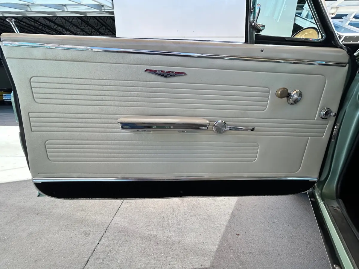 Vehicle photo 27