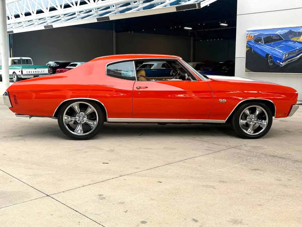 Vehicle photo 5