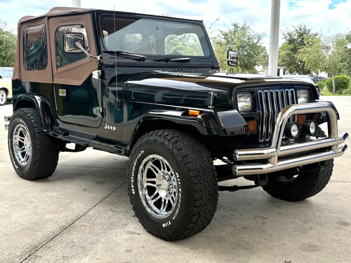 Vehicle photo 4